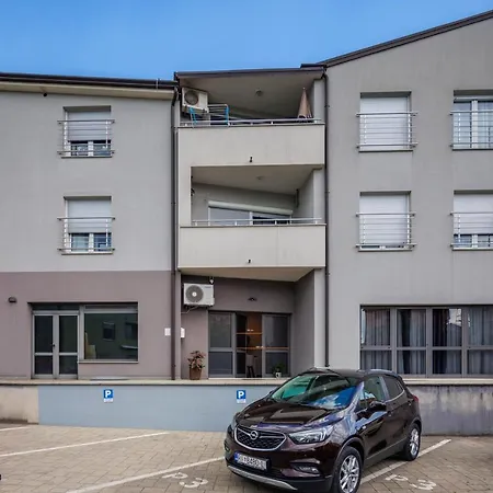 Terra 5 Deluxe Apartment On The Ground Floor With Private Parking Rijeka Exterior photo