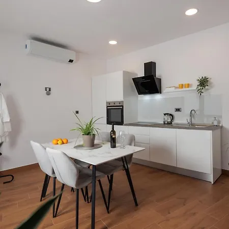 Terra 5 Deluxe Apartment On The Ground Floor With Private Parking Rijeka Exteriér fotografie